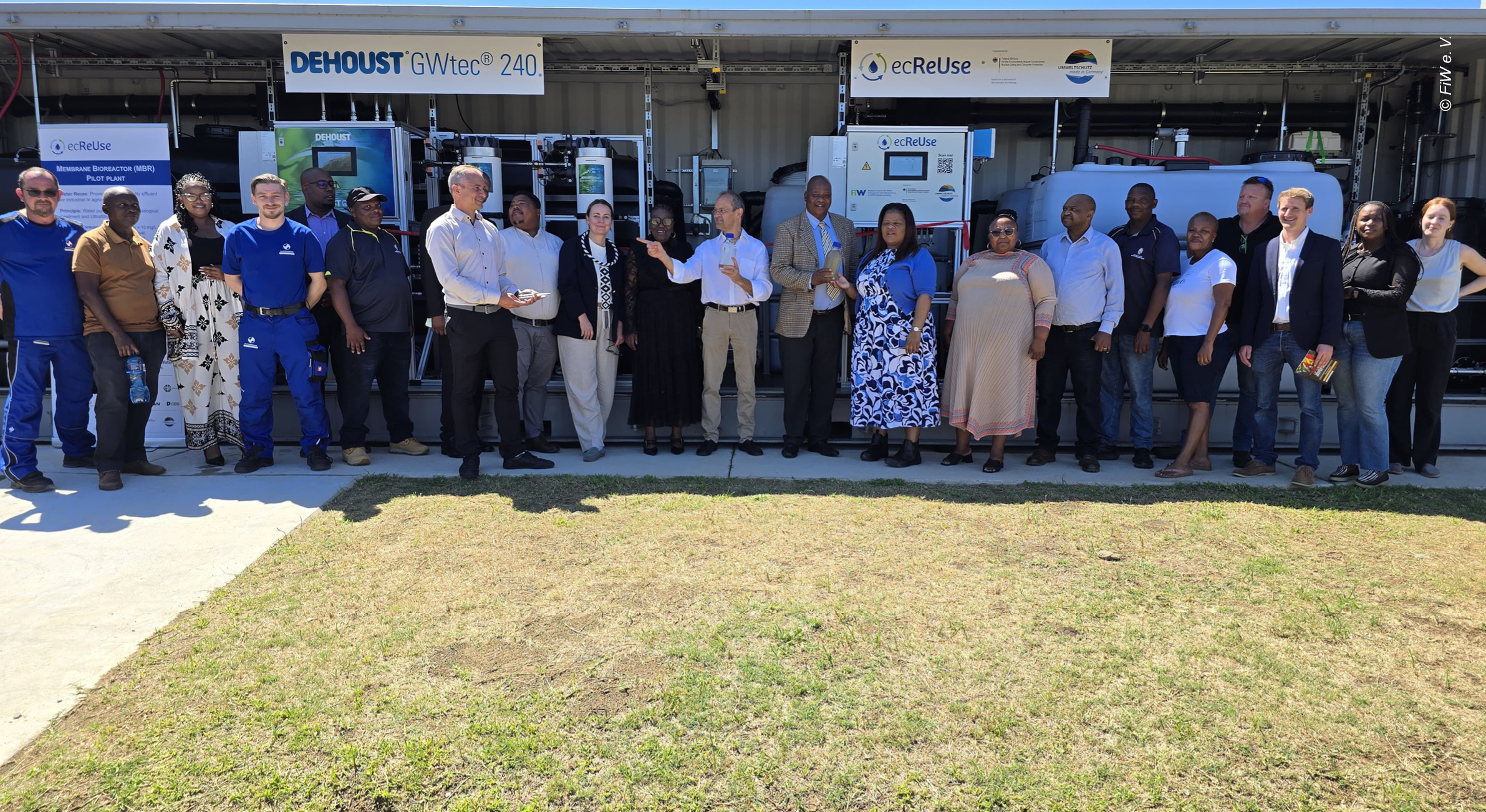Group photo of project partners, stakeholders and representatives after the official inauguration of the ecReUse pilot plants in East London. © FiW e. V.